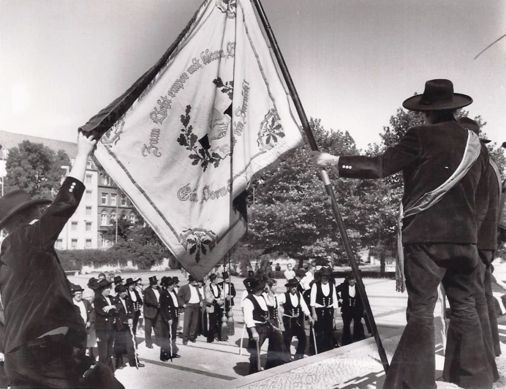 1975 – Gesellentreffen Hannover mit 50 Jahre Fahne Dresden